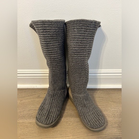 UGG Knit Women's Boots (F3011H) - Size 8 Color Grey - Picture 2 of 11